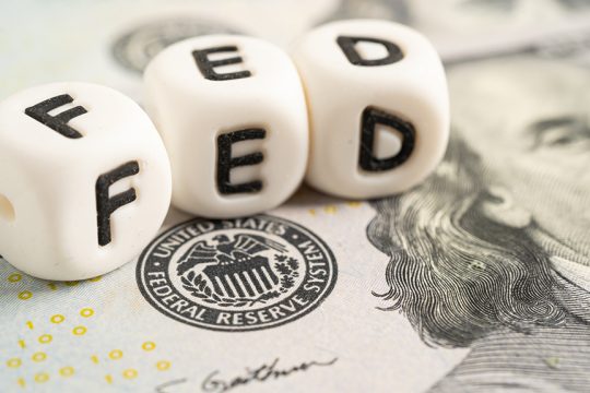 Αμετάβλητα επιτόκια από τη Fed
